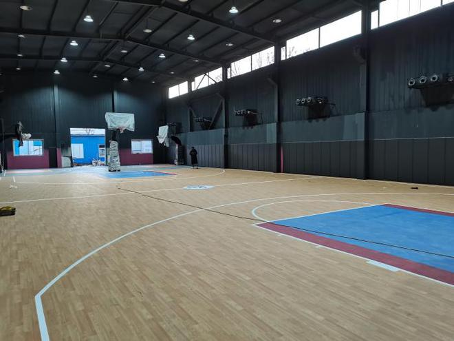 篮球场地胶打造高品质的运动场宝马娱乐地(图4)